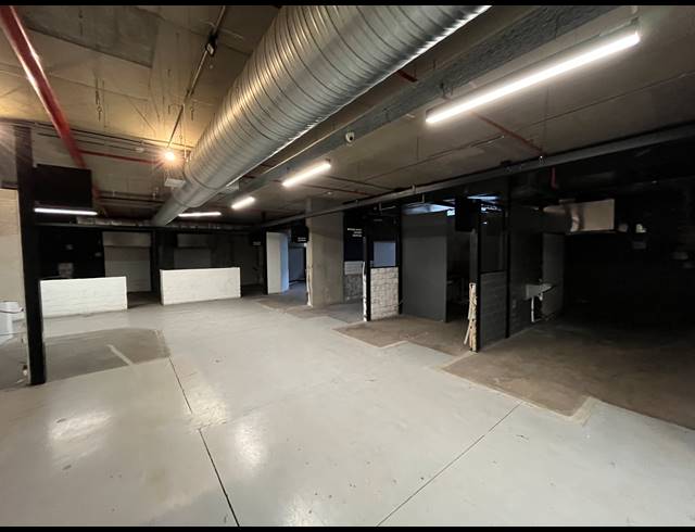 2,129M² BUSINESS TO LET IN WOODSTOCK